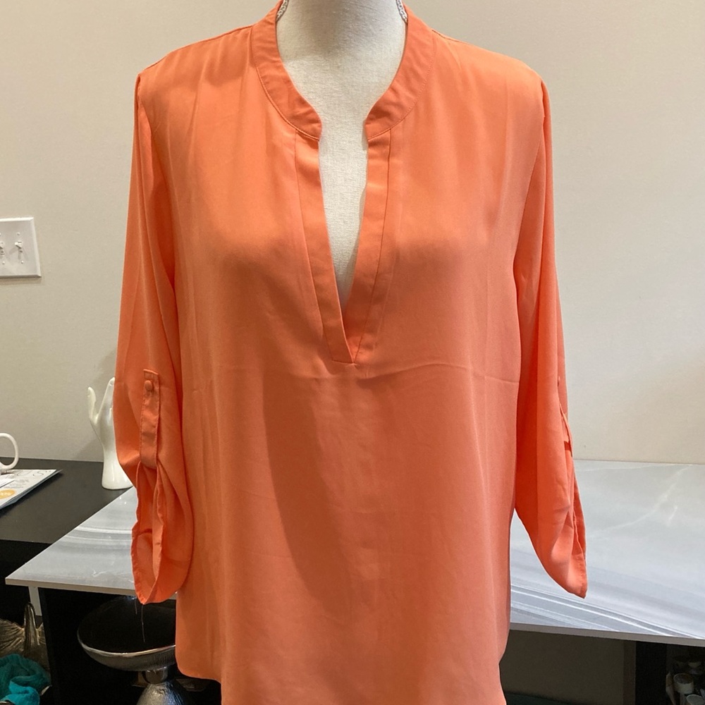Chelsea Taylor - Henley Split Neck Blouse with Roll-Up Sleeves and Hi-Low Hem - Picture 5 of 10